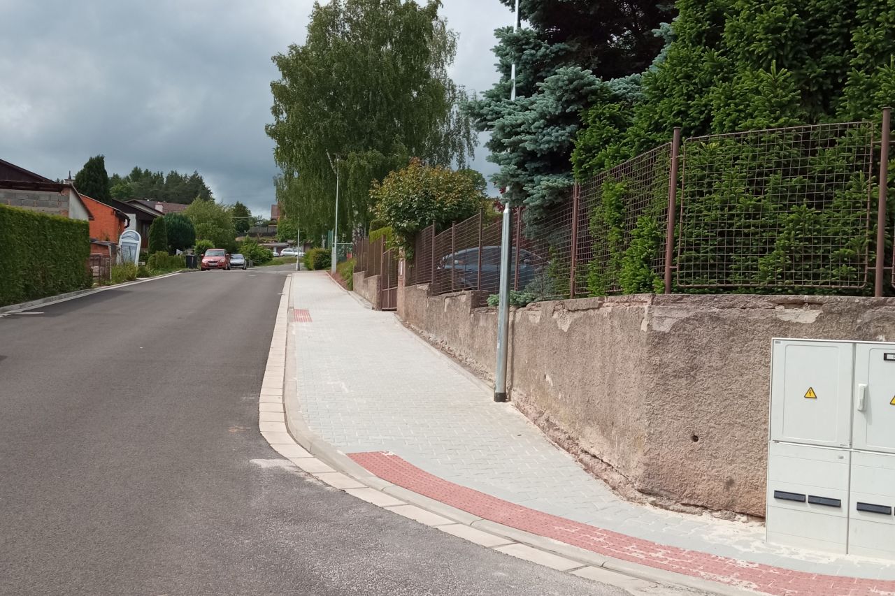 Oprava chodníku v ulici Pod Homolkou