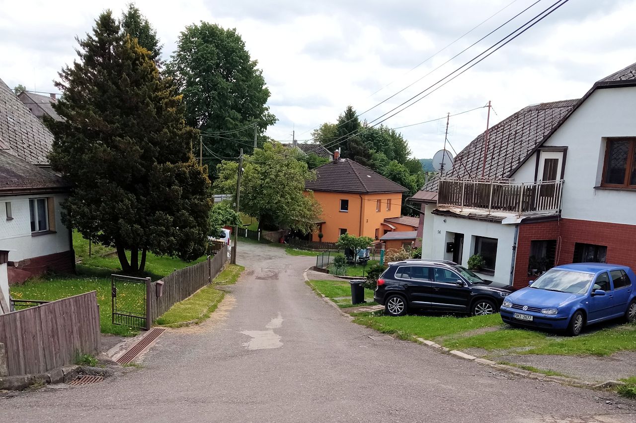 Oprava komunikace pod návsí na Dobrošově – úplná uzavírka od 9. 6. 2025