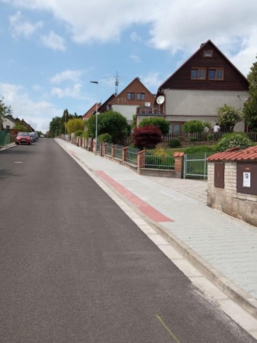 Oprava chodníku v ulici Pod Homolkou