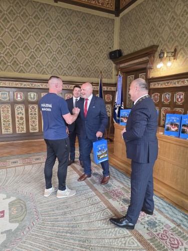 Slavnostní přijetí mladších dorostenců házené HC TJ Náchod na radnici