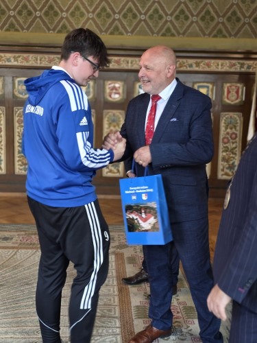 Slavnostní přijetí mladších dorostenců házené HC TJ Náchod na radnici