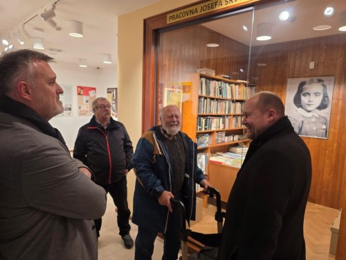 Spolkov dm v Nchod se nov rozil o malou expozici vnovanou J. S. Guthu-Jarkovskmu