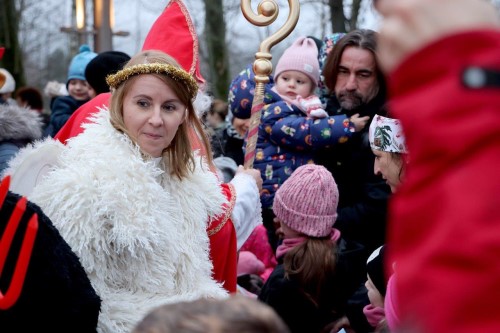 Mikuláše přivítaly v Malých lázních davy návštěvníků